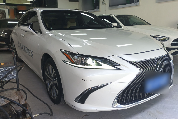 雷克萨斯ES 2018款 260 卓越版 国V车身外观3