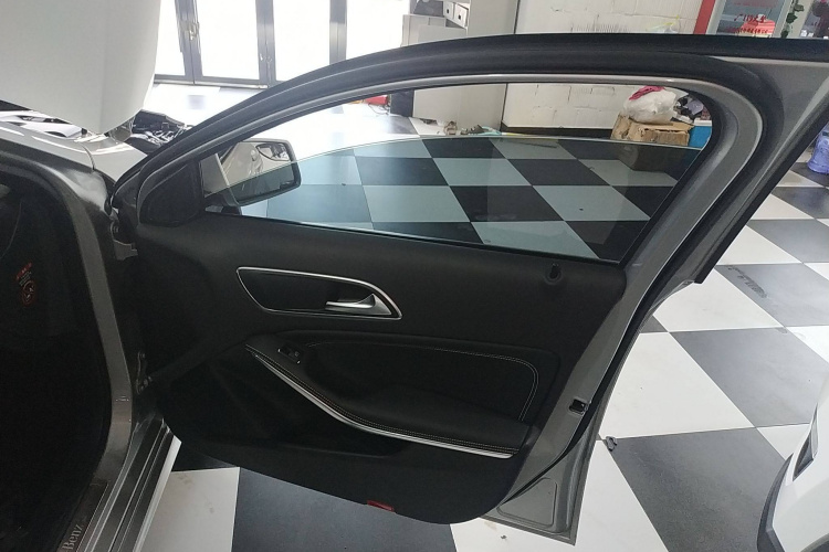 奔驰A级(进口) 2018款 A 200 时尚型中控内饰42