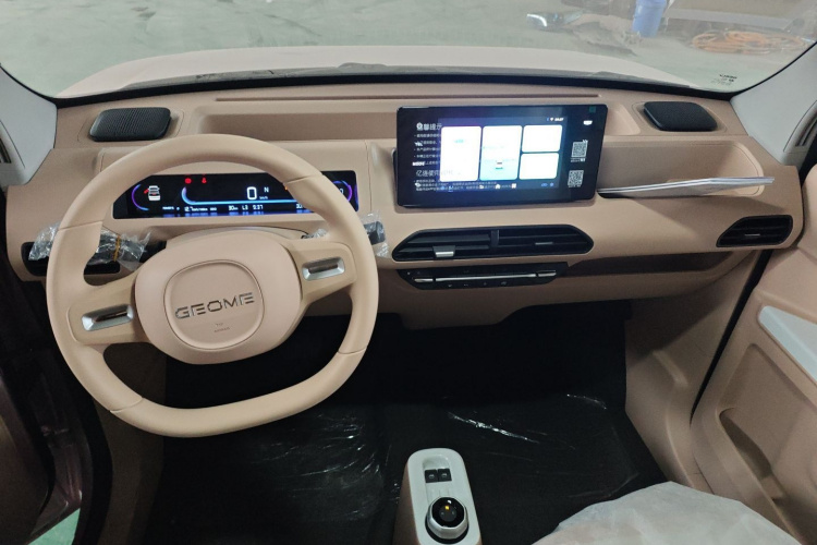 吉利银河 2024款 熊猫mini 200km 耐力熊中控内饰12