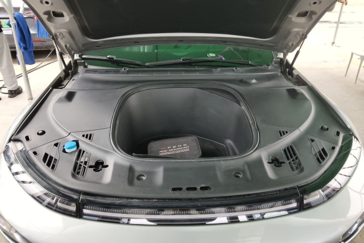 小鹏P7 2022款 625E机舱底盘24