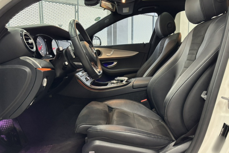 奔驰E级 2017款 E 200 运动型中控内饰7004