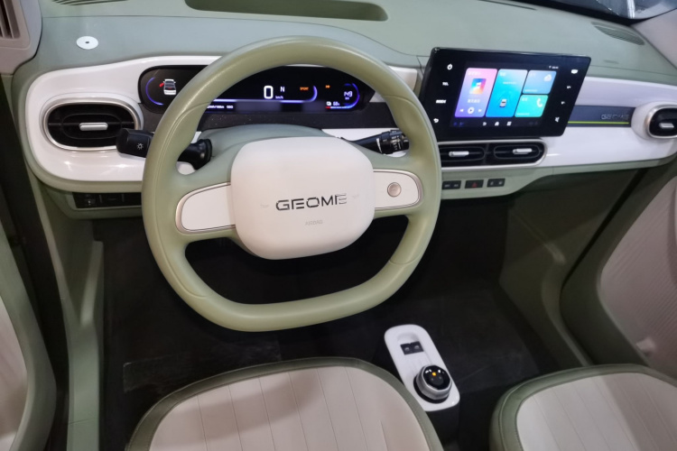 吉利银河 2025款 210km 熊猫骑士中控内饰12