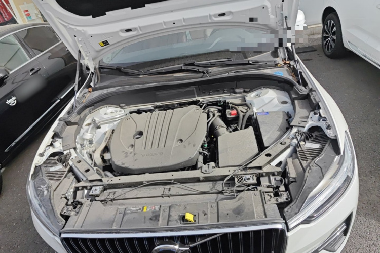 沃尔沃XC60 2025款 B5 四驱智远豪华版机舱底盘24