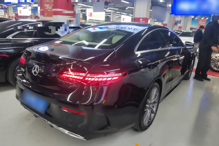 奔驰E级(进口) 2023款 改款 E 260 轿跑车车身外观7
