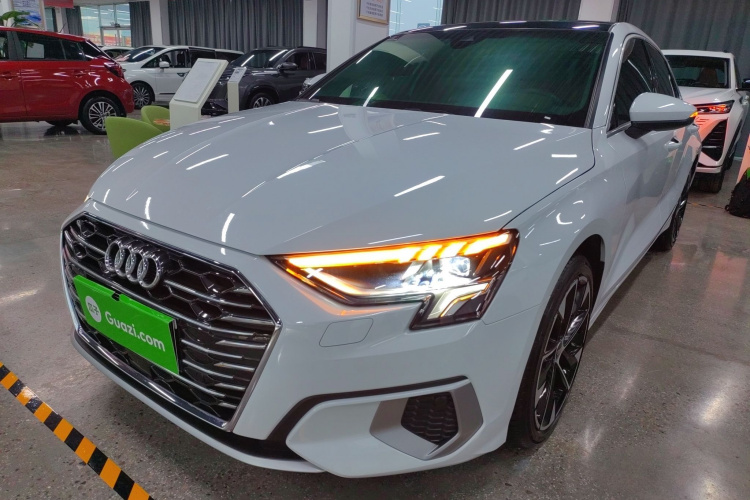 奥迪A3 2023款 改款 A3L Limousine 35 TFSI 豪华致雅型车身外观1