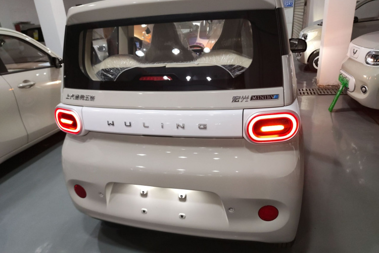 五菱汽车 宏光MINIEV 2024款 第三代 215km 青春版车身外观6