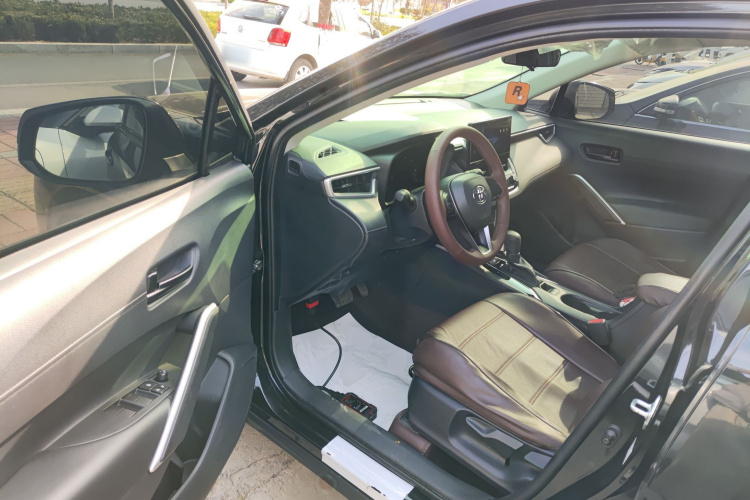 丰田 锋兰达 2023款 2.0L CVT精英版中控内饰7003