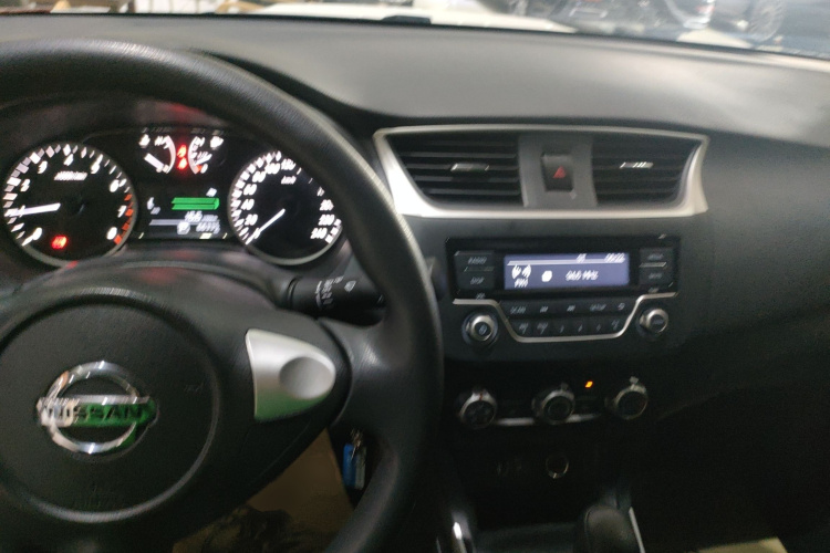 日产 轩逸 2021款 经典 1.6XE CVT专享版中控内饰12