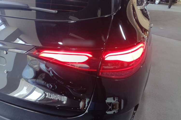 奔驰GLC 2024款  改款 GLC 260 L 4MATIC 豪华型 5座车身外观6005