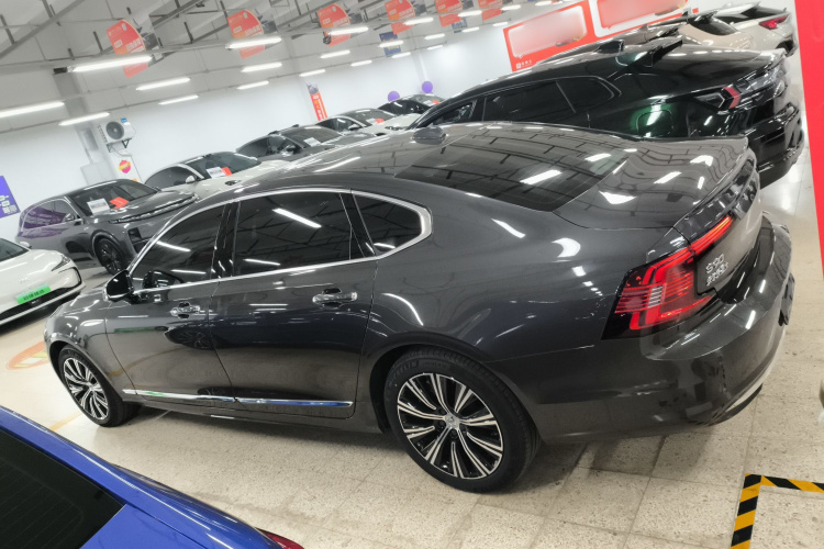 沃尔沃S90 2022款 B5 智逸豪华版车身外观4