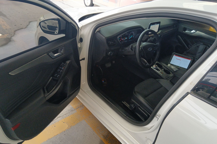 福特 福克斯 2020款 三厢 EcoBoost 180 自动锋潮型中控内饰20