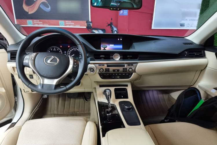 雷克萨斯ES 2014款 250 精英版中控内饰12