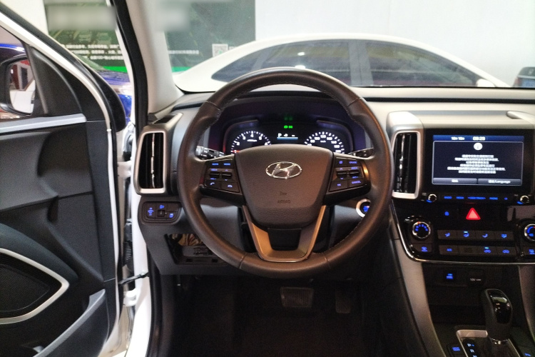 北京现代ix35 2019款 2.0L 自动两驱智勇·畅享版 国VI中控内饰13