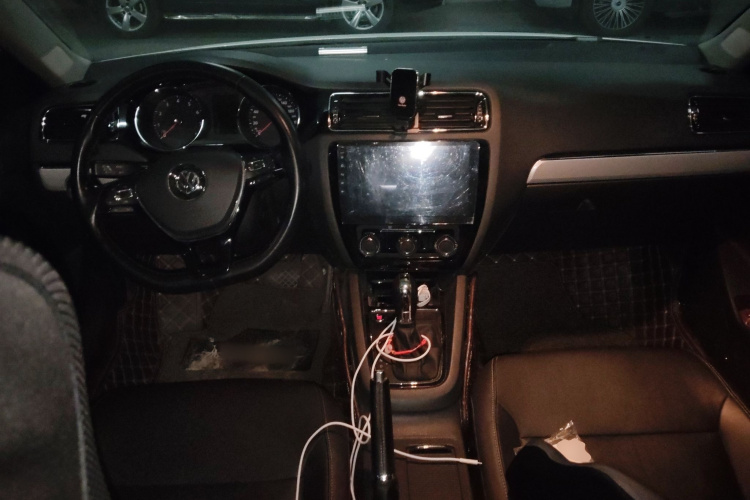 大众 速腾 2017款 1.6L 自动舒适型中控内饰12