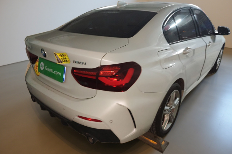 宝马1系 2023款 120i M运动曜夜版车身外观7