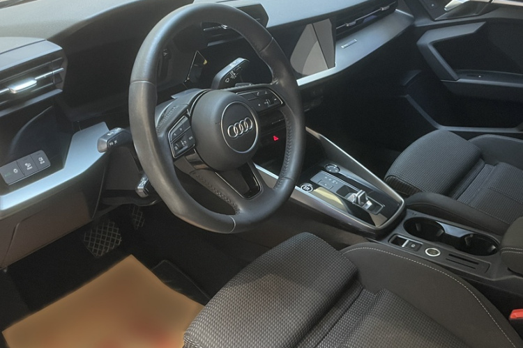 奥迪A3 2021款 A3L Limousine 35 TFSI 进取运动型中控内饰7007