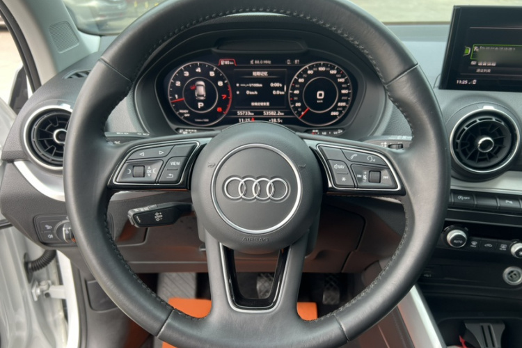 奥迪Q2L 2018款 35 TFSI 豪华致雅型 国V中控内饰7005