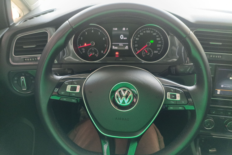 大众 高尔夫 2018款  230TSI 自动豪华型局部细节13