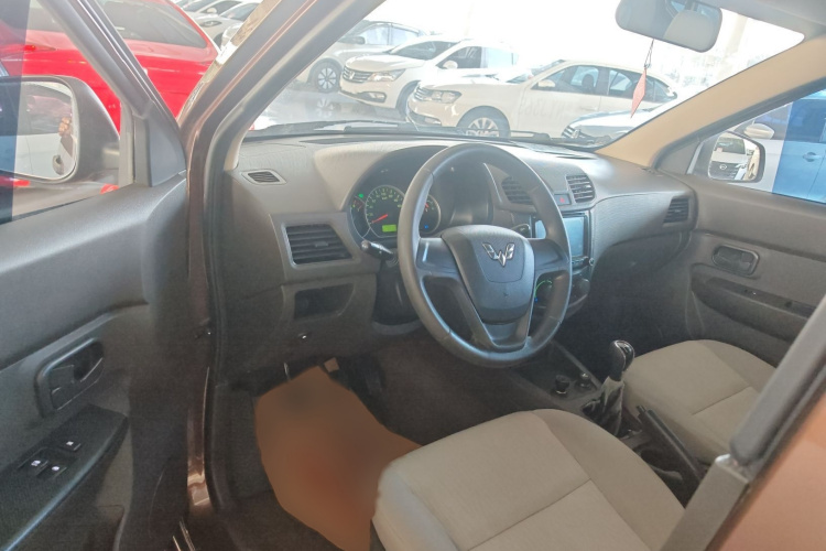 五菱汽车 五菱宏光 2015款 1.2L S 基本型国IV中控内饰7003