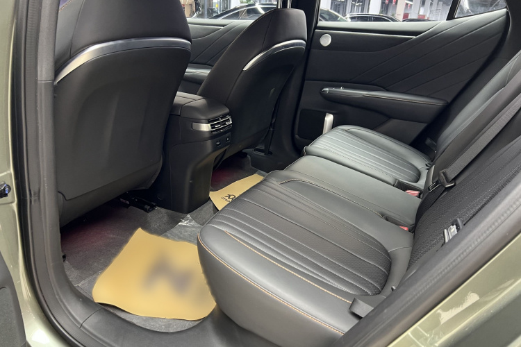 长安启源E07 2025款 纯电 四驱 90kWh Ultra高性能版中控内饰7010