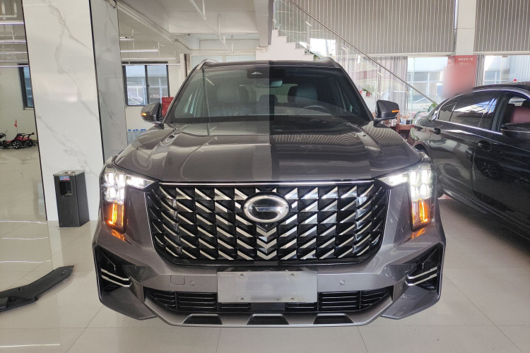 广汽传祺 传祺GS8 2022款 领航系列 2.0TGDI 两驱尊贵版（七座）车身外观2