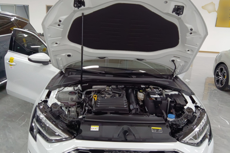 奥迪A3 2023款 改款 A3L Limousine 35 TFSI 豪华致雅型机舱底盘24