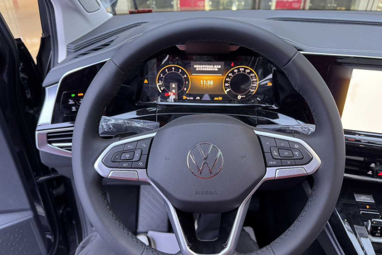 大众 揽境 2025款 380TSI 四驱豪华佳境Pro  众享款 6座中控内饰7002