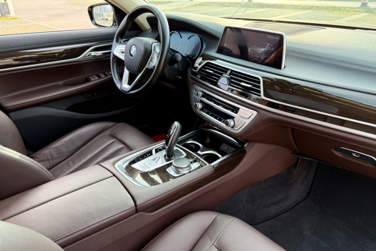 宝马7系 2018款 730Li 领先型 卓越套装中控内饰7002