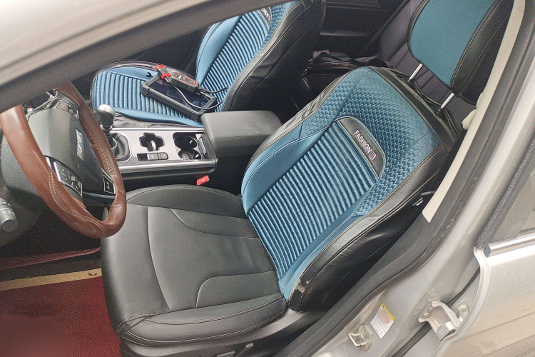 哈弗H6 2021款 运动版 1.5T 手动精英智联型 U型格栅局部细节19