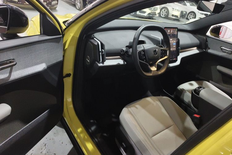 沃尔沃EX30 2025款 后驱长续航版 Ultra中控内饰20