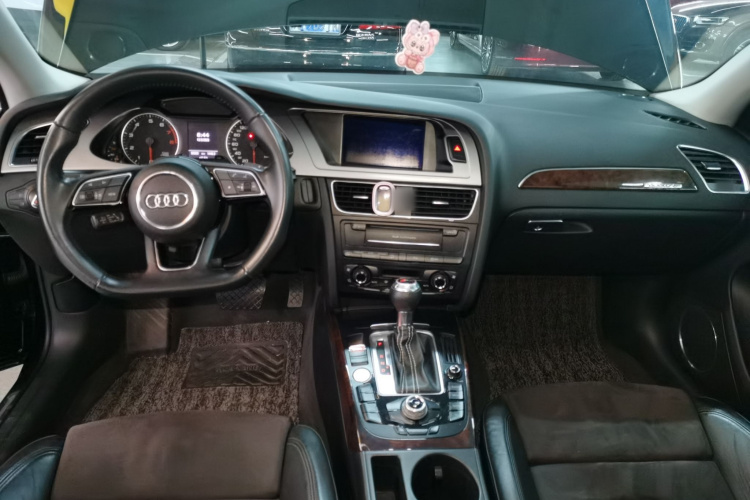 奥迪A4L 2012款 2.0 TFSI 自动运动型中控内饰7002