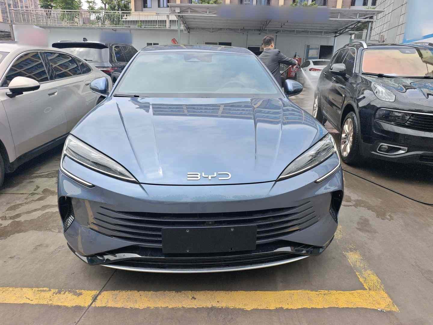 比亚迪 海豹 2024款 荣耀版 DM-i 1.5L 121km 尊贵型(1)