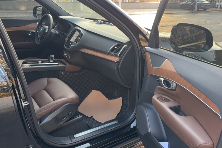 沃尔沃XC90 2023款 B5 智行豪华版 7座中控内饰7005