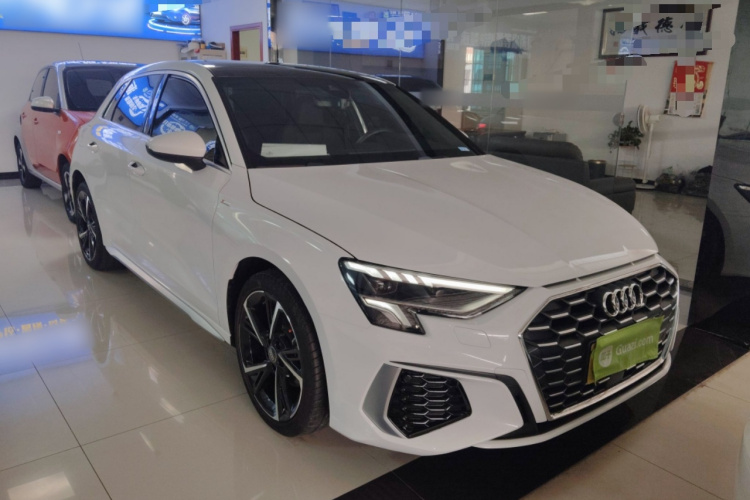奥迪A3 2021款 Sportback 35 TFSI 时尚运动型车身外观3