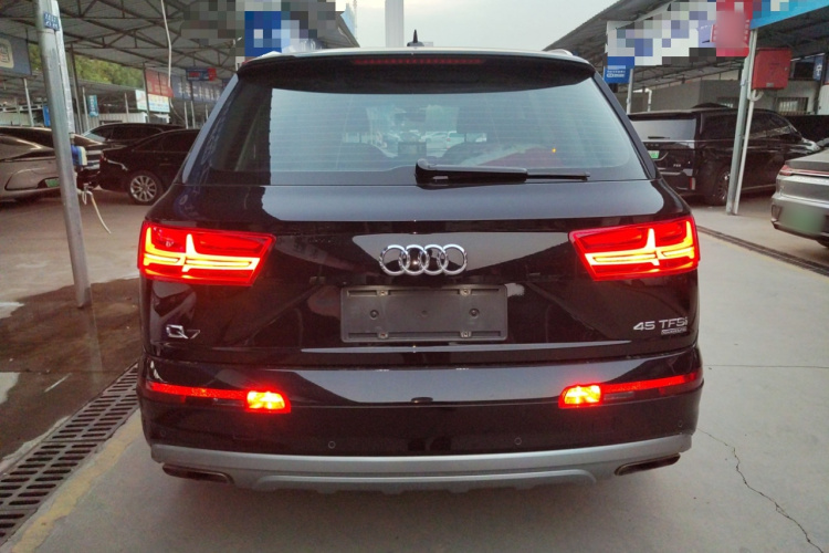 奥迪Q7 2016款 45 TFSI 技术型车身外观6
