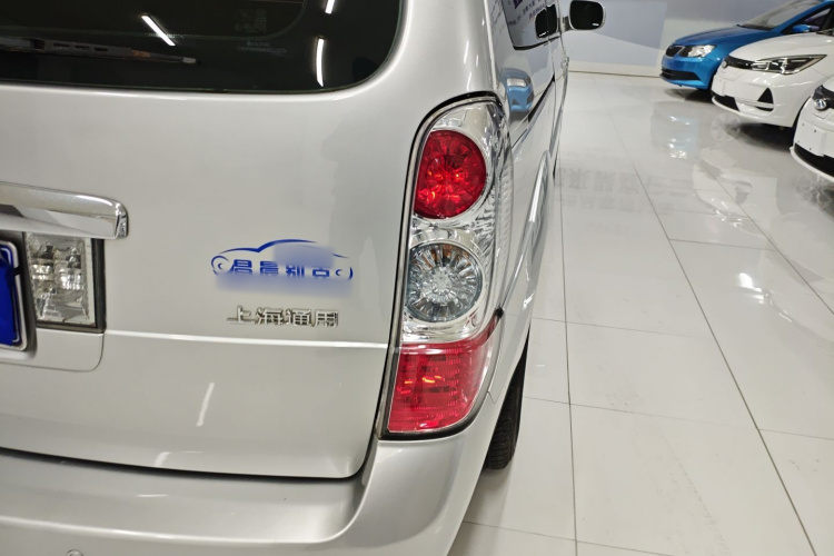 别克GL8 2014款 2.4L 经典版车身外观9