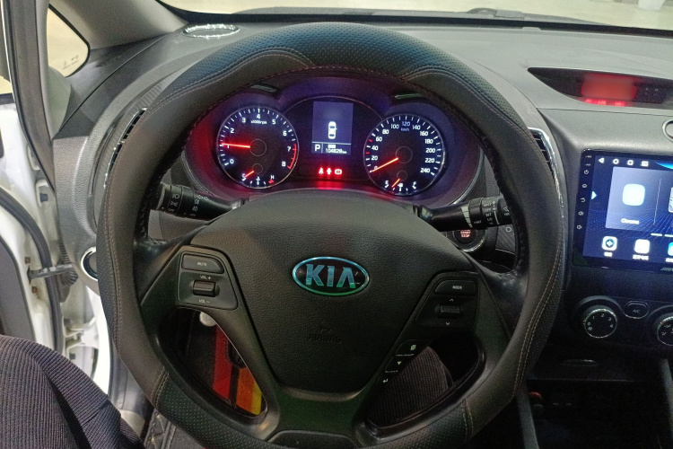 起亚K3 2015款 1.6L 自动GLS中控内饰13