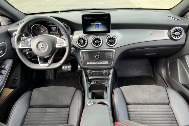 奔驰CLA 2018款 CLA 220 4MATIC中控内饰7002
