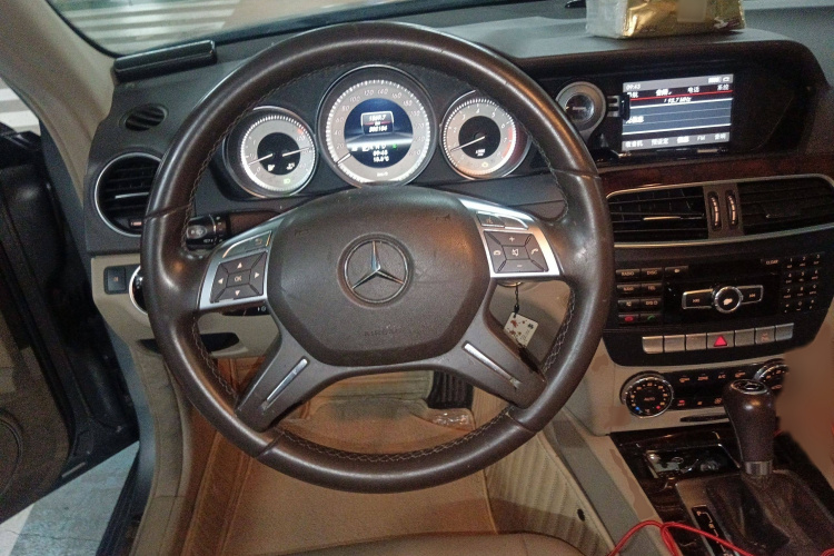 奔驰C级 2013款 C 260 CGI 优雅型局部细节13