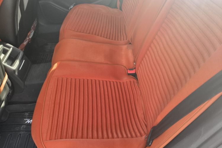 奥迪A4L 2019款 40 TFSI 进取型 国V中控内饰21