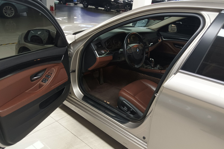 宝马5系 2014款 520Li 典雅型中控内饰20