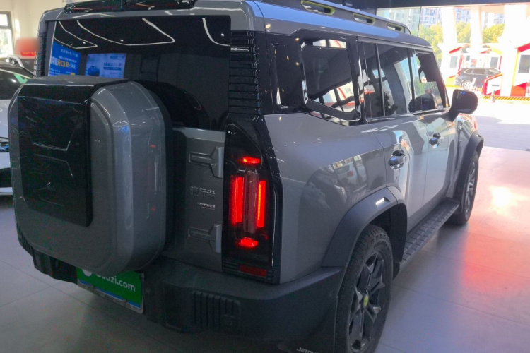 捷途旅行者 2023款 2.0T 四驱穿越PRO+车身外观7