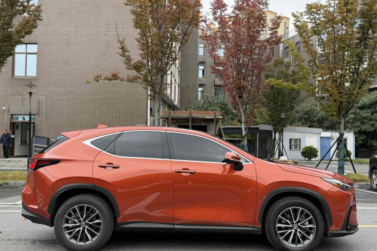 雷克萨斯NX 2022款 350h 前驱 创悦版车身外观6006