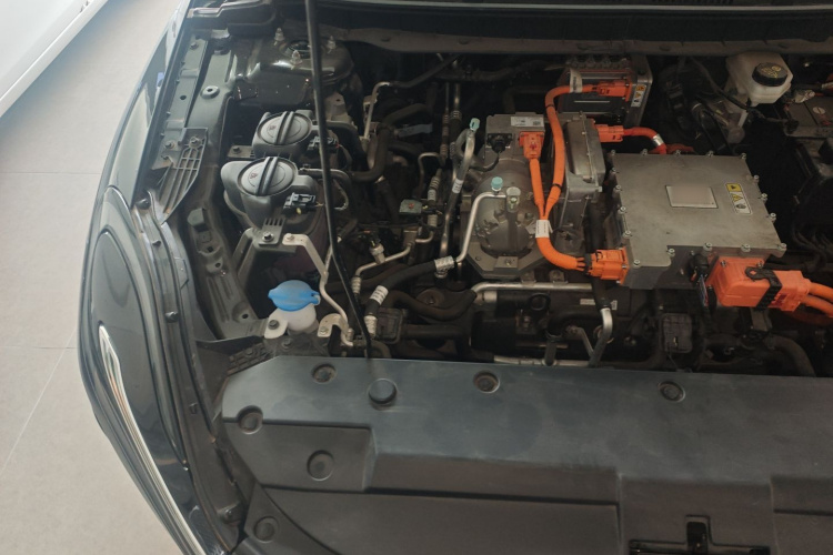 红旗E-QM5 2023款 基础出行版机舱底盘25