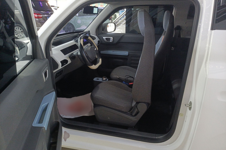 吉利银河 2023款 熊猫mini 200km 耐力熊中控内饰7003