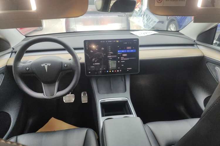 特斯拉 Model Y 2022款 长续航全轮驱动版中控内饰12