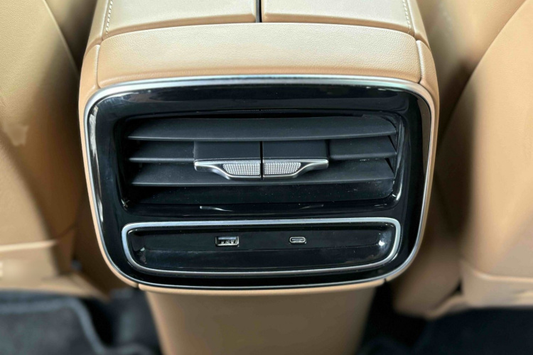 飞凡汽车 飞凡R7 2023款 后驱屏霸版中控内饰7011