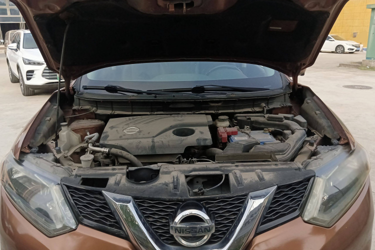 日产 奇骏 2015款 2.0L CVT舒适MAX版 2WD机舱底盘24