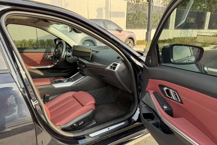 宝马3系 2025款 330Li M运动曜夜套装局部细节41