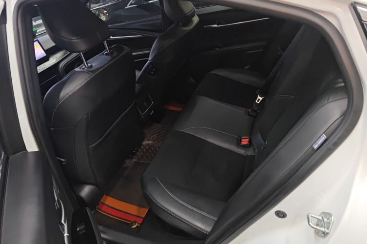 丰田 凯美瑞 2024款 双擎 2.0HXS 运动Plus版中控内饰21